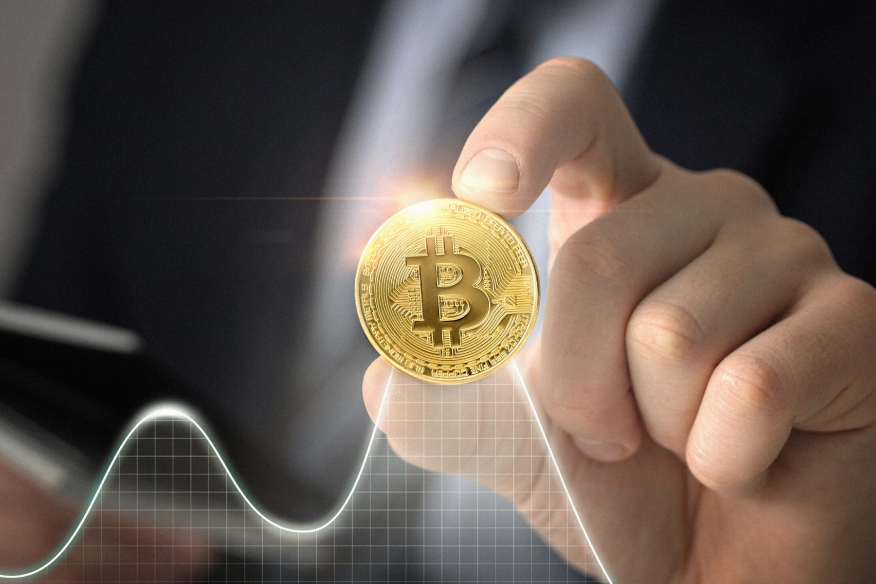 close-up-hand-holding-coin close-up-hand-holding-coin